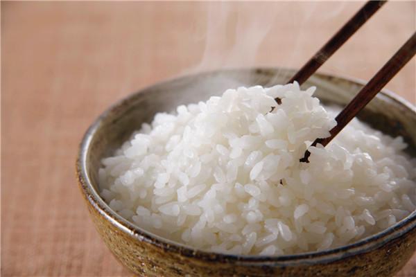 各国米饭大比拼,韩国拌饭料多,中国拌饭味道好,日本:直接生吃
